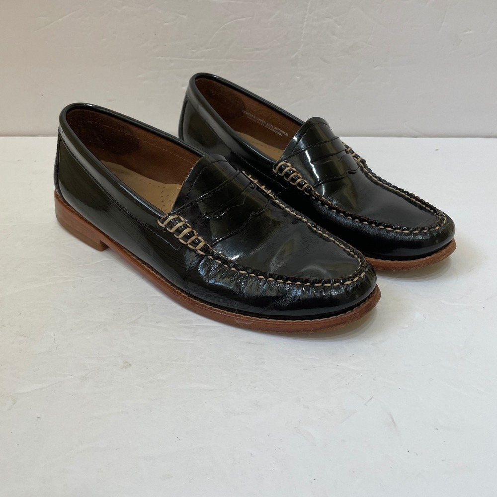 VINTAGE BASS WEEJUNS PENNY LOAFERS IN BLACK PATENT LEATHER